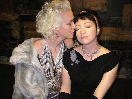 More of Violet and Xeni in the [[Vagina|pink