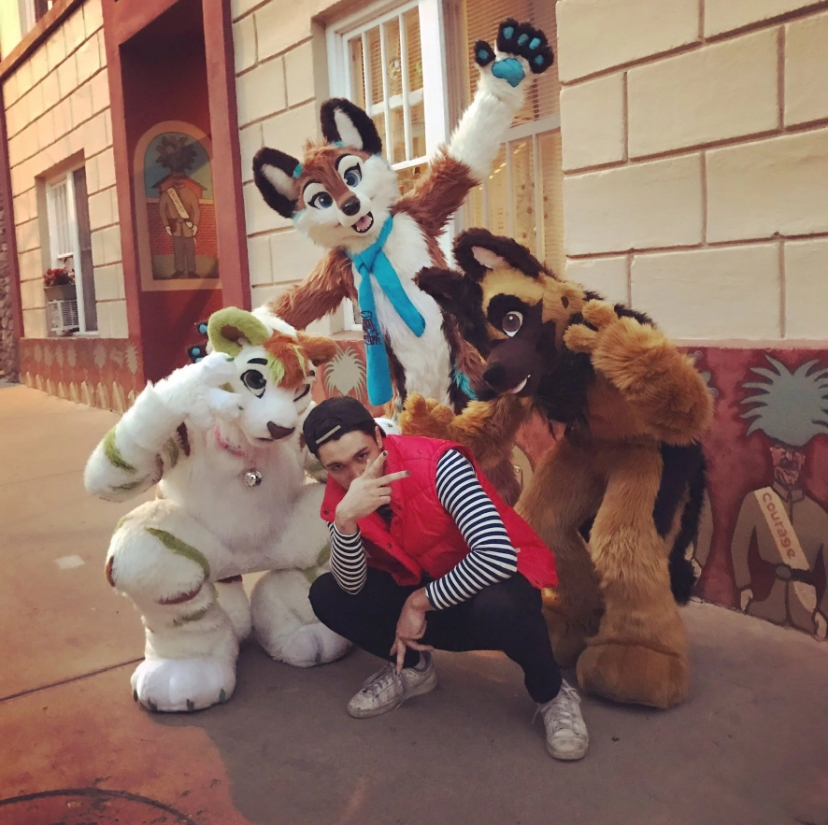 Cyborg9k sold out for furry poon and became a troon.