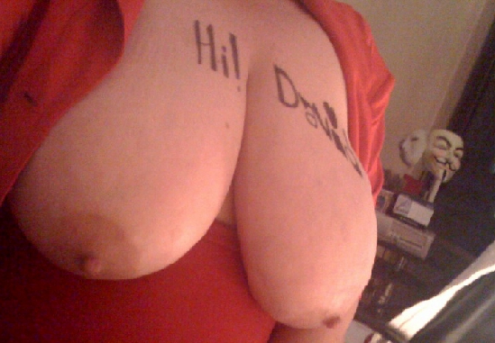 Oh look, there's her Vee mask just chillin back there.