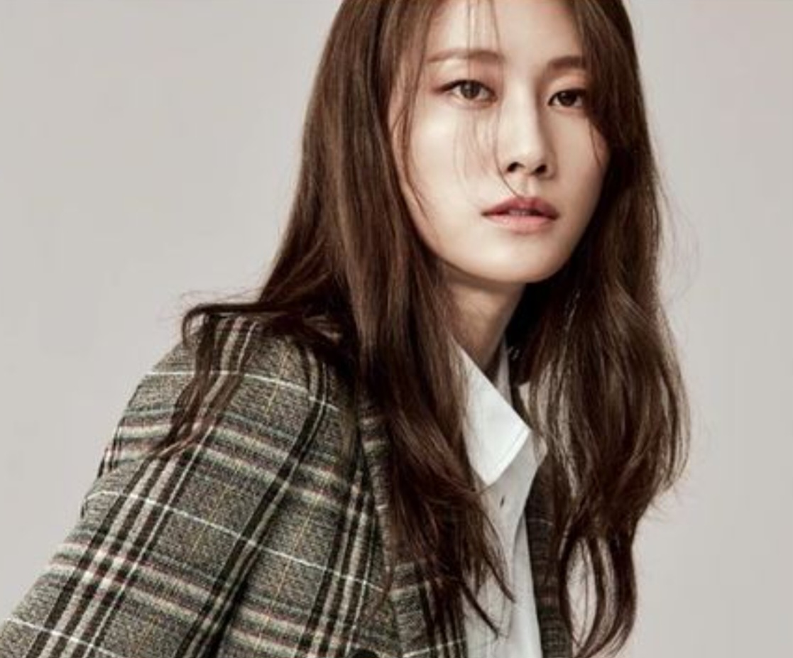 Sure she's cute but your genetalia wont line up cuz her gash is at a 45° angle