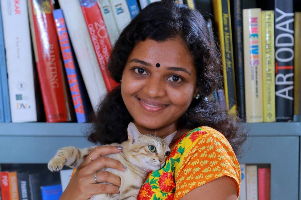 Fukken HAWT, but EDiots just want to fuck the cat.