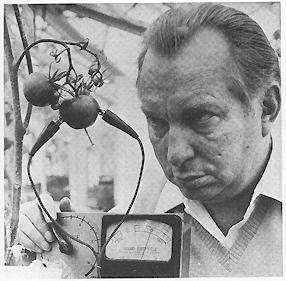 L Ron demonstrates proper use of the E-meter on the average scientologist